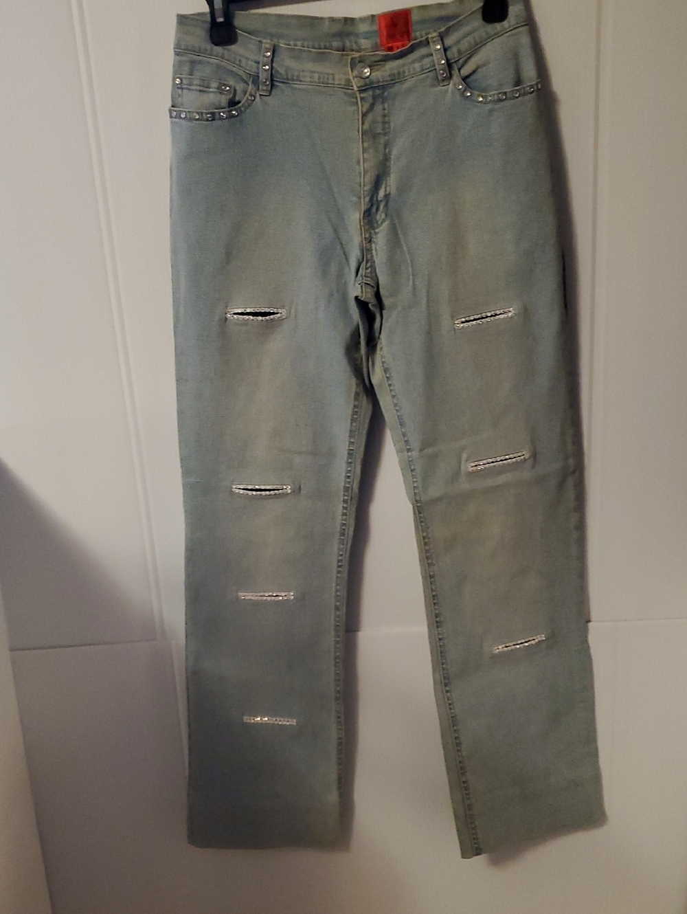 Very Vera "V" Rhinestone-Embellished Light Wash Jeans Studded Details Size 4
